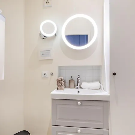 Boutique Parisienne 3 Bedroom Eiffel Tower